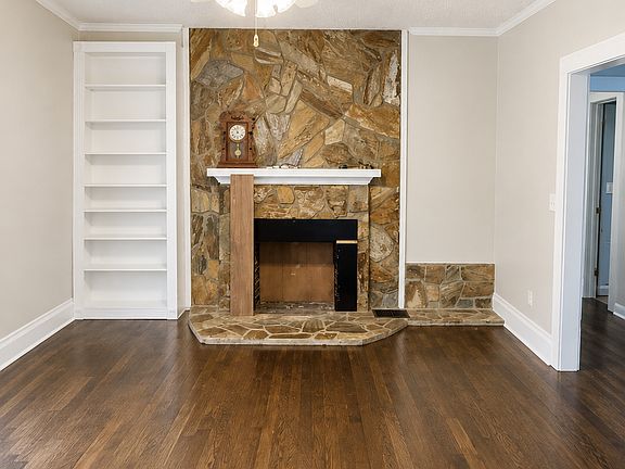 4th image of 229 Cobb St