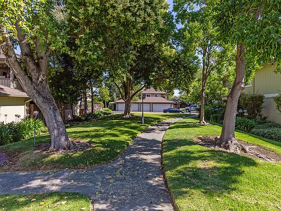 4th image of 1041 Delna Manor Ln