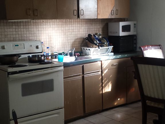 4th image of 2836 W Oakdale St