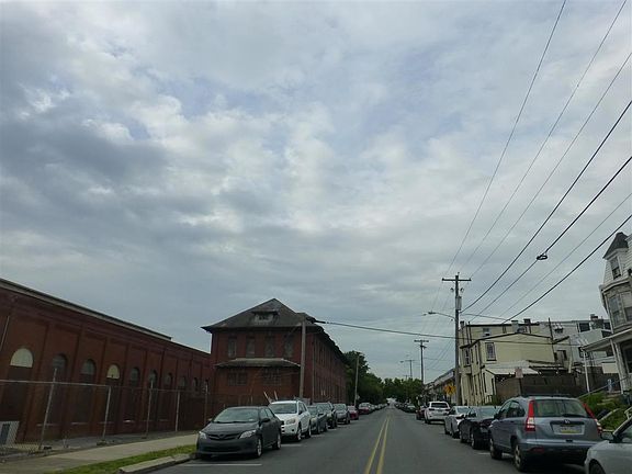 4th image of 1322 N 6th St