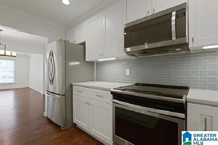 3 bed, 2.5 bath, 1850 sqft, $2,500 — Photo 3