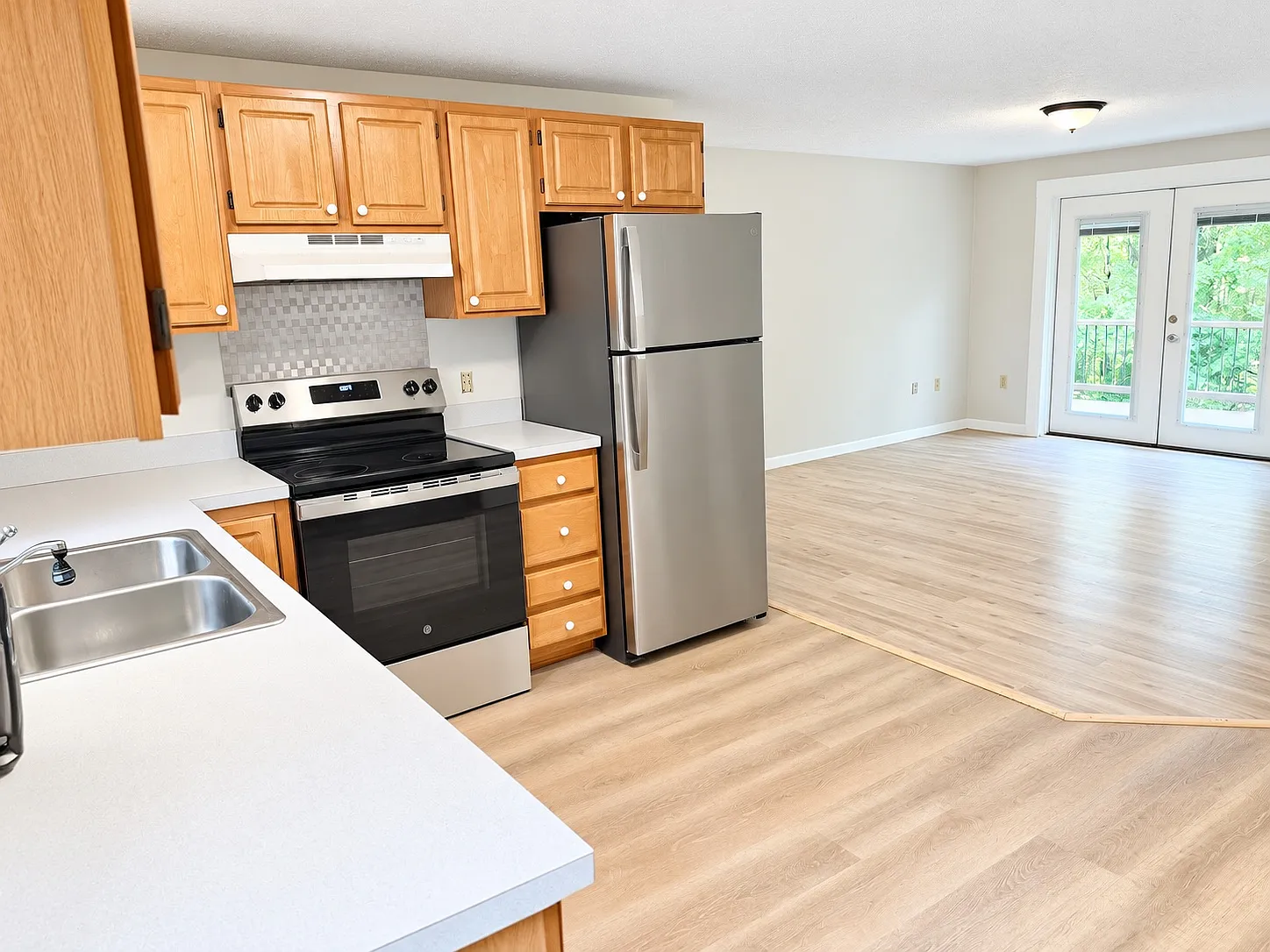 2 bed, 925 sqft, $2,200 — Photo 2