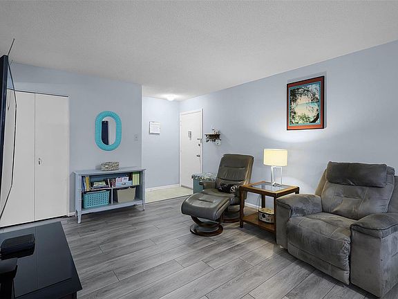 2nd image of 1680 Herault Pl APT A