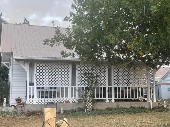 310 Park St, Larned, KS 67550