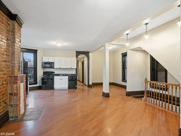 3305 W Beach Ave #1, Chicago, IL 60651