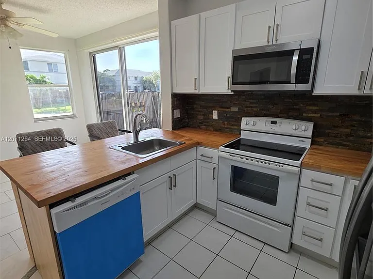 21250 NE 8th Pl #1 — Photo 11