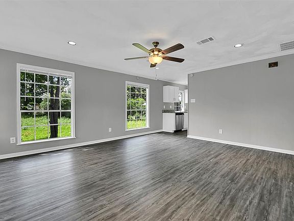 5th image of 135 Wood Fern Dr