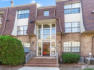 1002 Hidden Village Dr, Perth Amboy, NJ 08861