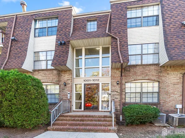 1002 Hidden Village Dr, Perth Amboy, NJ 08861