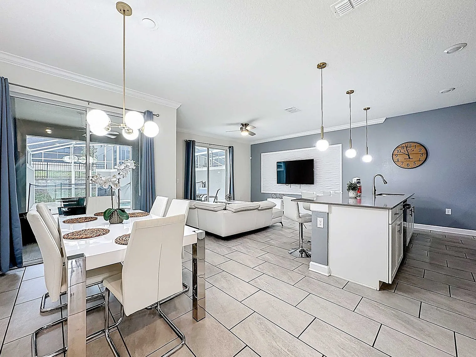 4 bed, 3.0 bath, 1905 sqft, $3,471 — Photo 2