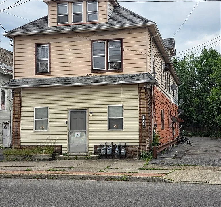 1037 Walden Ave #4