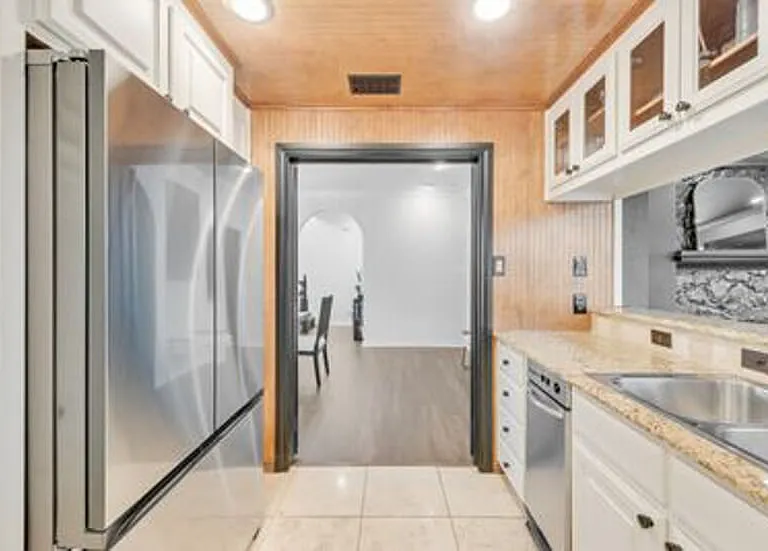 3411 W 6th St — Photo 13