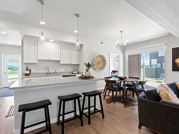 5th image of 2710 Sartain St #103A