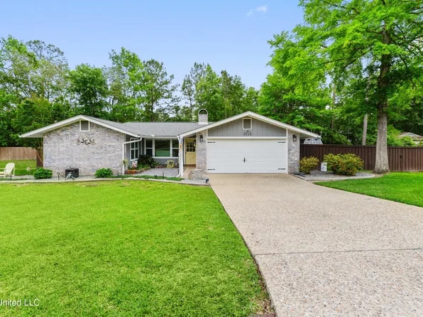 8826 Hana Pl, Diamondhead, MS 39525