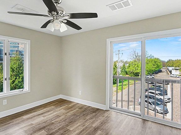 5th image of 1640 Nicholasville Rd