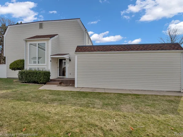 666 Oxford Oaks Ln #16-D, Oxford, MI 48371