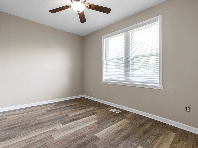 3932 Missouri Ave — Photo 12
