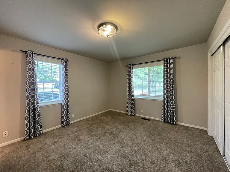 1012 N Dogwood St — Photo 6