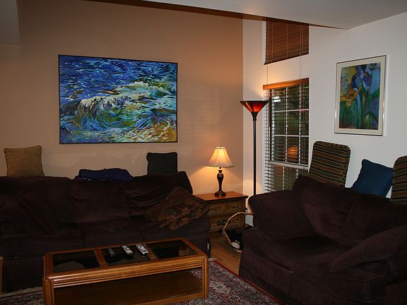 5th image of 271 Acorn Dr