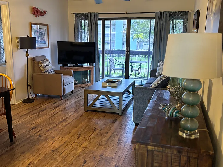 20 Greenbrier St #208 — Photo 3