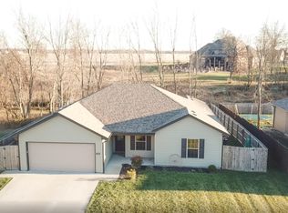712 S Ivy Ln, Centralia, MO 65240