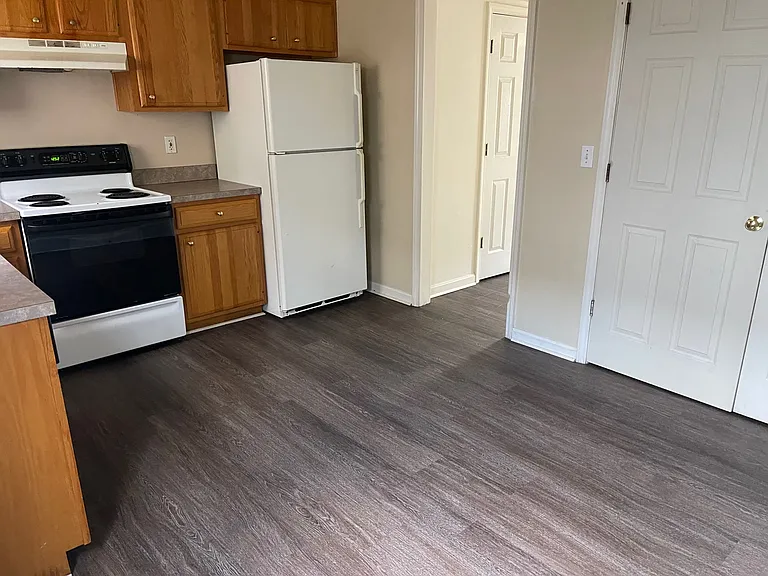 136 E Ashberry Dr — Photo 7