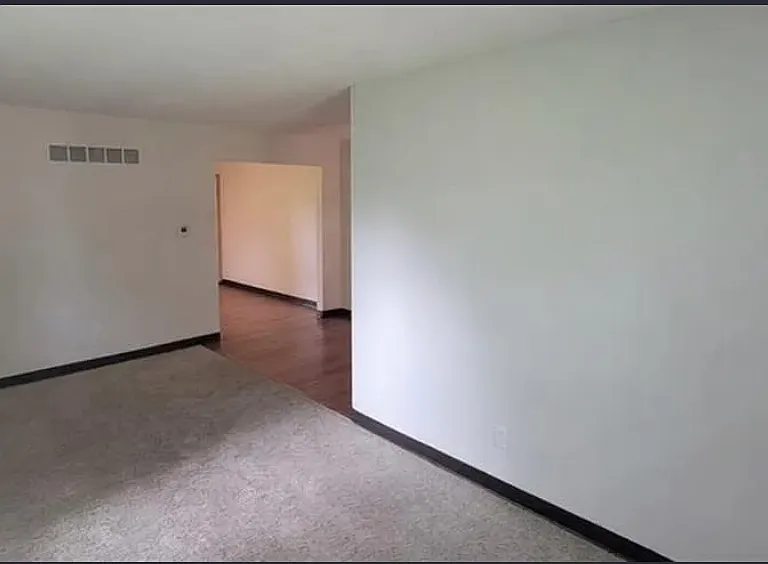 807 N Clark Ave — Photo 2