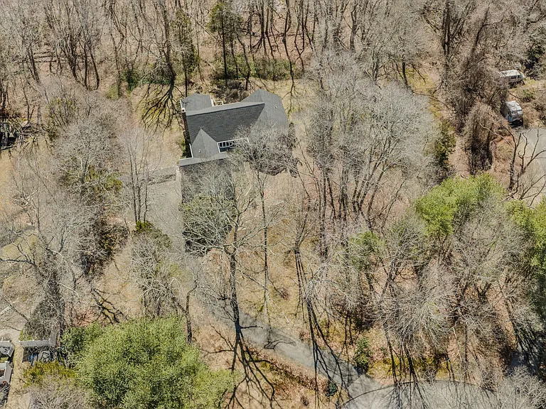 20 King James Dr — Photo 5