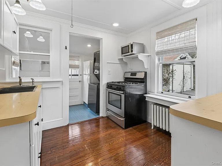 424 Main St — Photo 8