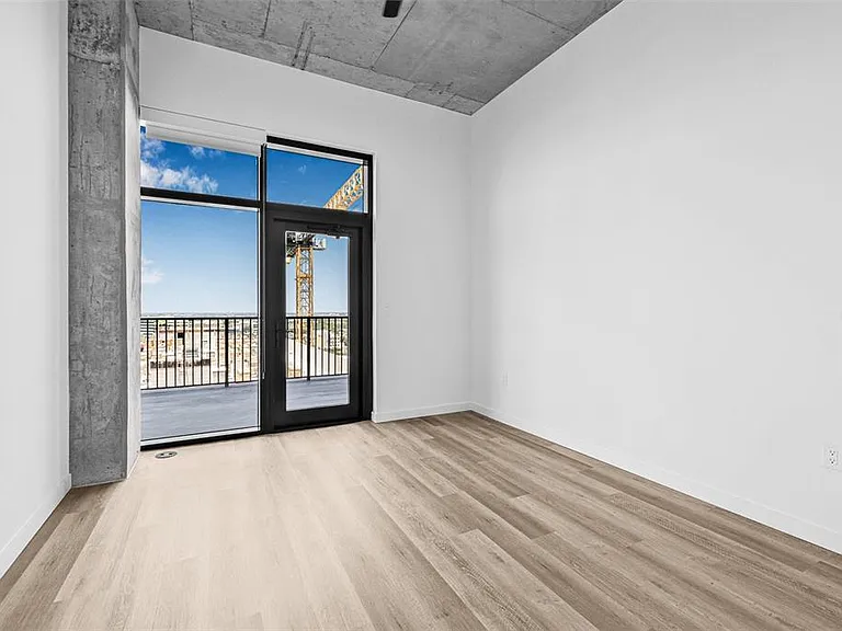 221 Main St N #Penthouse 1603 — Photo 13