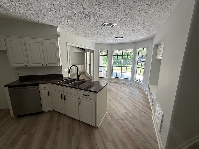 109 Park Ln — Photo 10