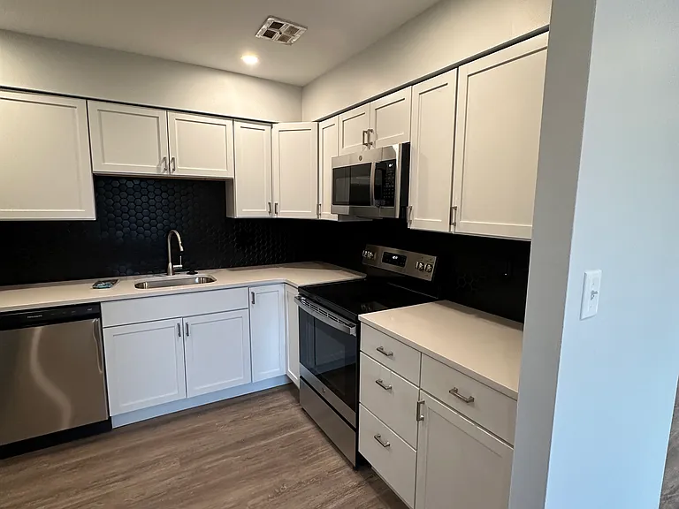 4000 Gypsy Ln #335 — Photo 5