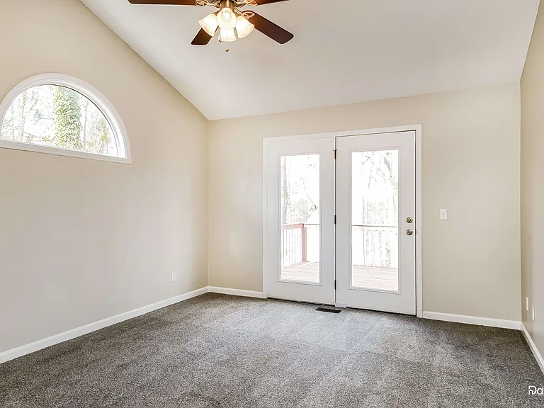 4015 Sherry Ct — Photo 13