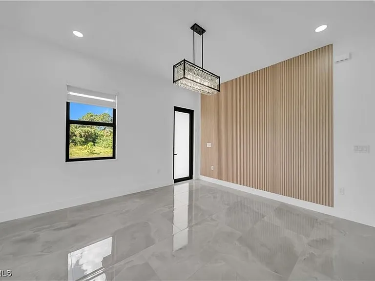 711 Roma Ave S — Photo 11