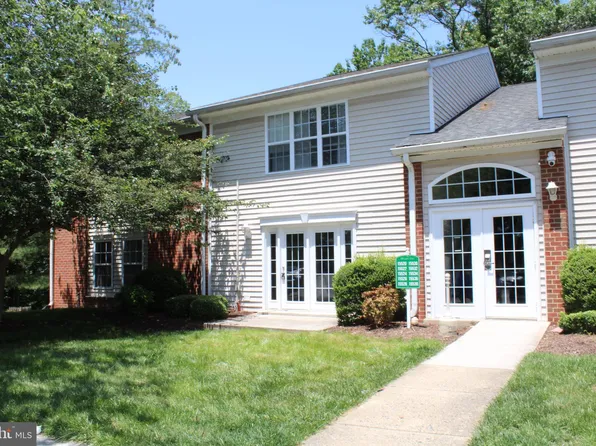 15524 Horseshoe Ln, Woodbridge, VA 22191
