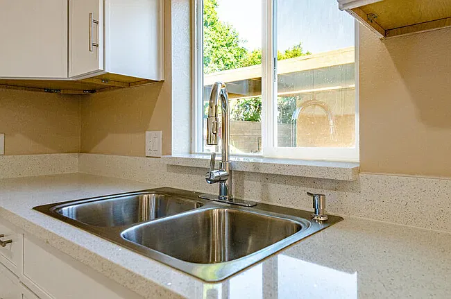 2 bed, 1000 sqft, $2,350 — Photo 2