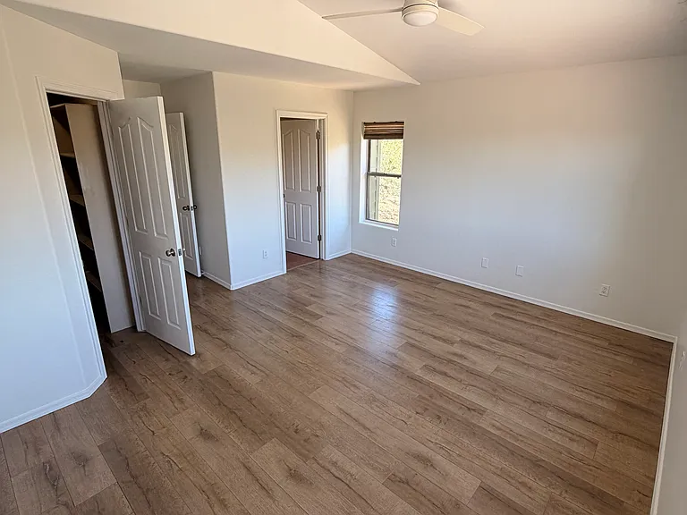4559 E Gloria Dr — Photo 3