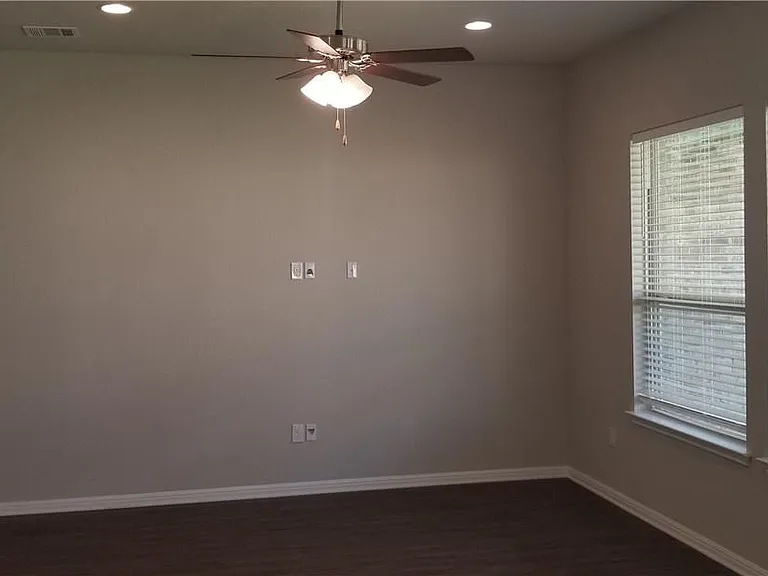 908 Kingston Pl — Photo 7