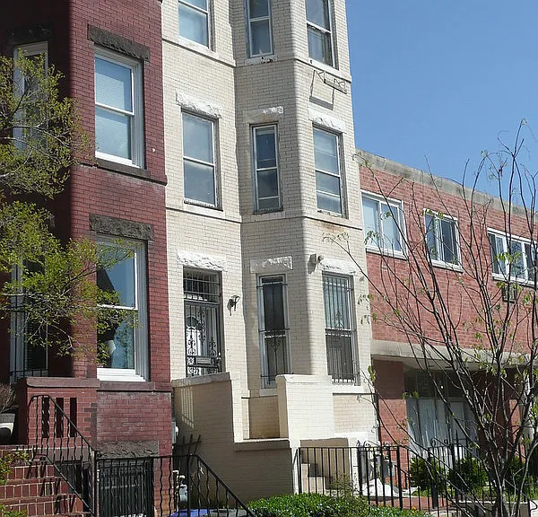 710 7th St SE #B — Photo 1