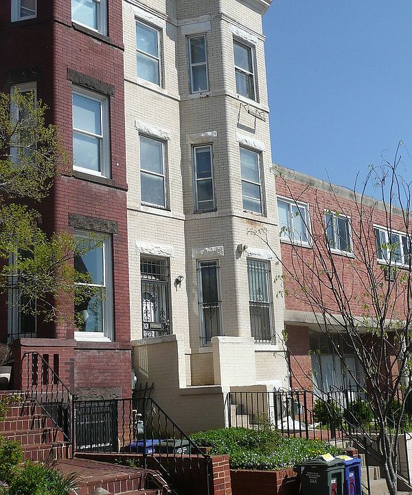 1st image of 710 7th St SE #B