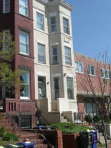 710 7th St SE #B Photo 1