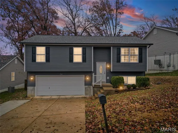 1704 Twelve Oaks Pl, Pevely, MO 63070
