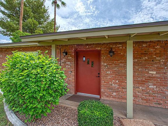 Front Door to Duplex - Small Foyer With Separate Entries for Both Unitss