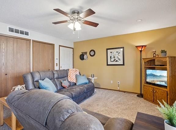 4th image of 3335 Nevada Ave N #3502