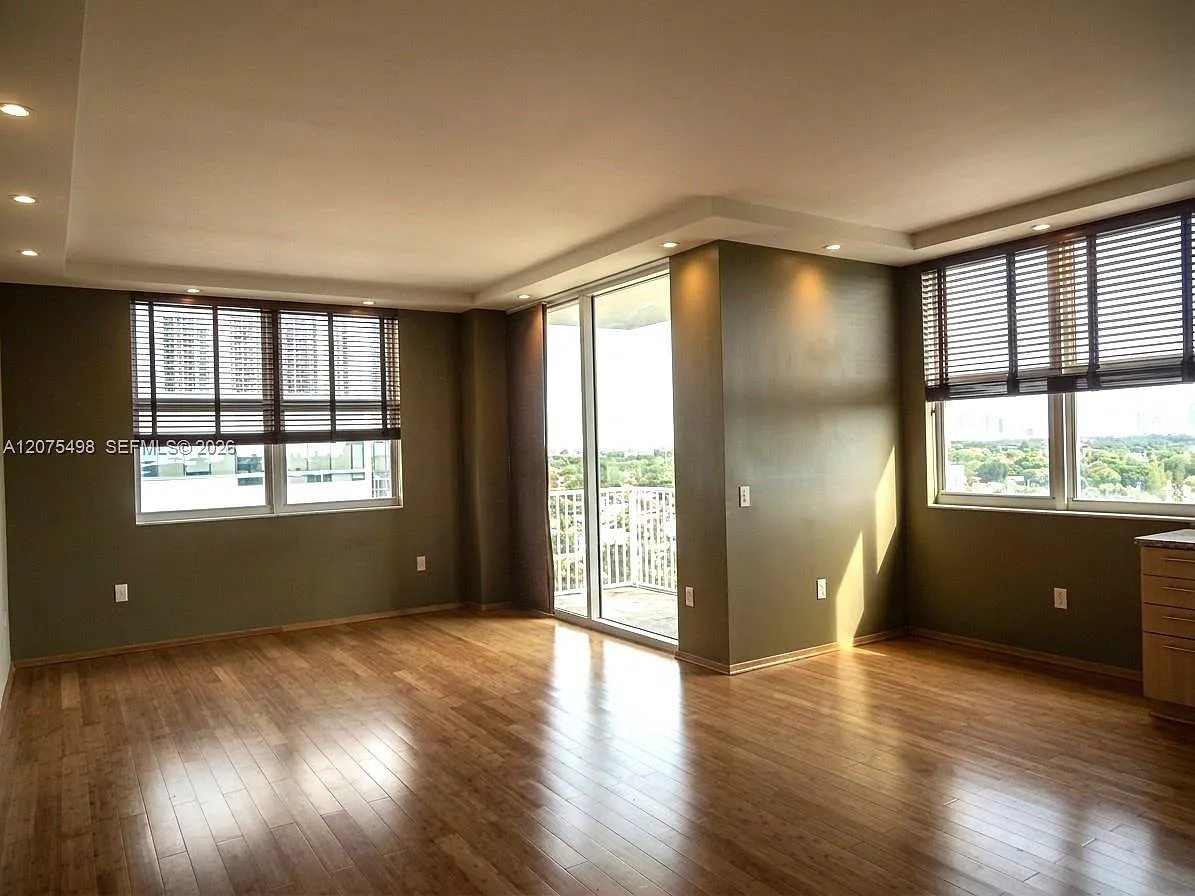 Midtown Lofts Condo — Photo 3