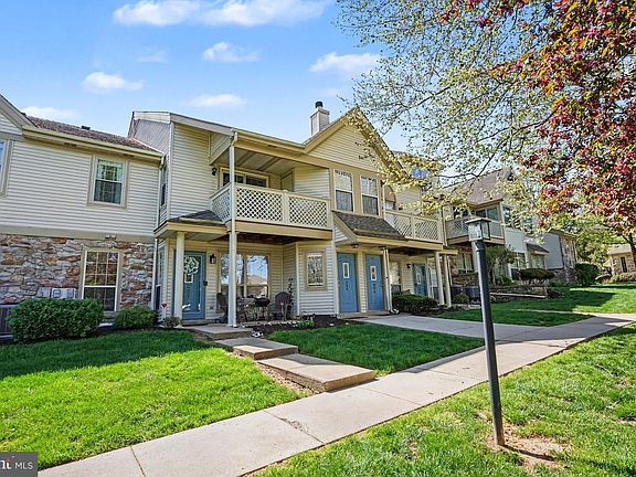 3rd image of 806 Foxmeadow Dr #806