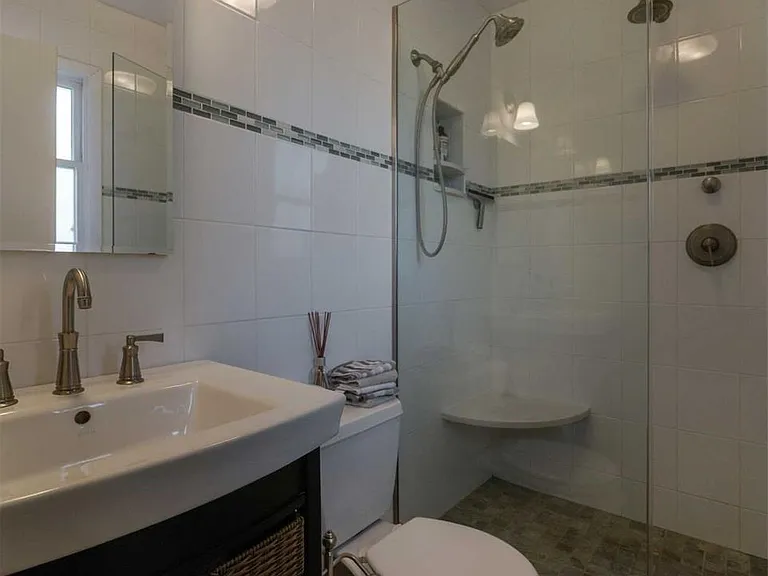458 W Chester St #UPPER — Photo 14