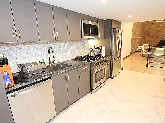 2nd image of 121 E 37th St #1D