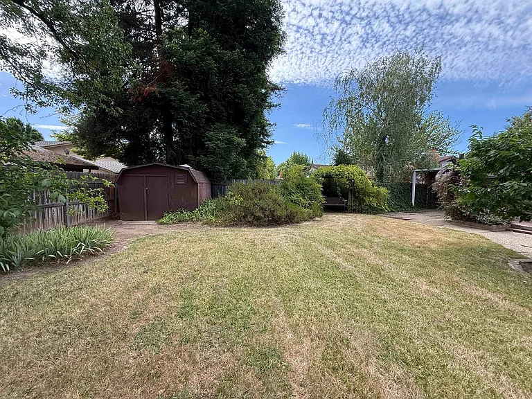 153 Waterglen Cir — Photo 26