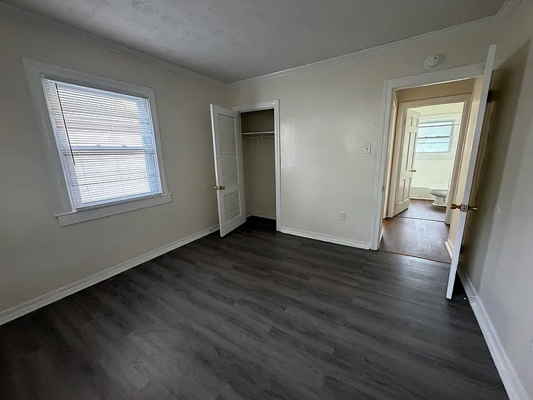 203 W Elm St — Photo 14